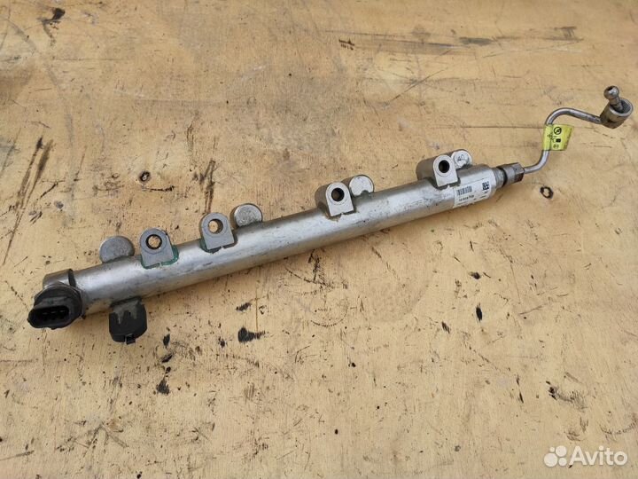 Рампа топливная 12614735 A20NHT Opel Insignia