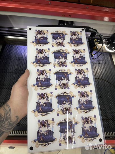 Печать на оргстекле с контурной резкой