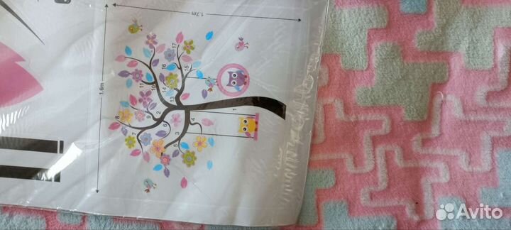 Наклейка на стену