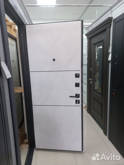 Дверь входная с витрины 86R