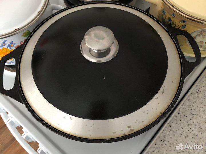 Набор кастрюль и сковородок