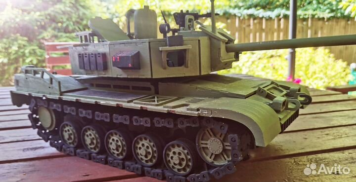 Игрушка модель Танк 1:10-1:12 материал дерево
