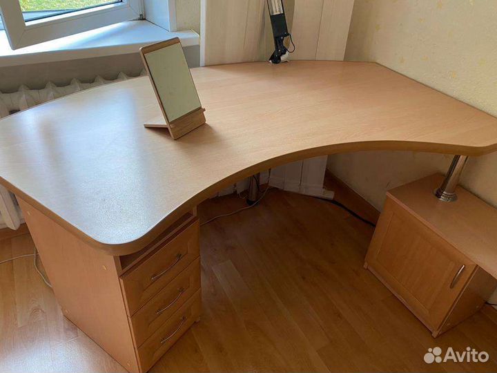 Стол с тумбой из лдсп для учёбы