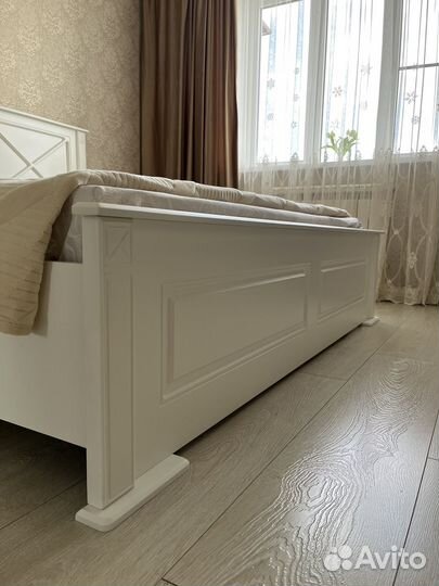 Шкаф и кровать