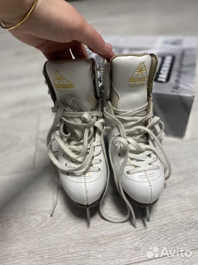 Фигурные коньки jackson