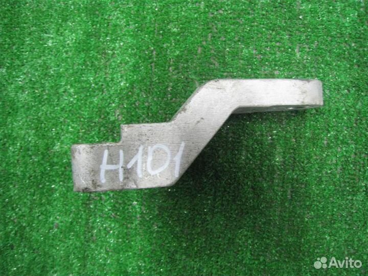 Кронштейн опоры двигателя правый KIA ceed (ED) 20