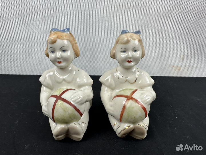 Фарфоровая статуэтка Девочка Таня с мячом, СССР