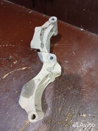 Кронштейн генератора и компрессора VW Гольф 3 VR6