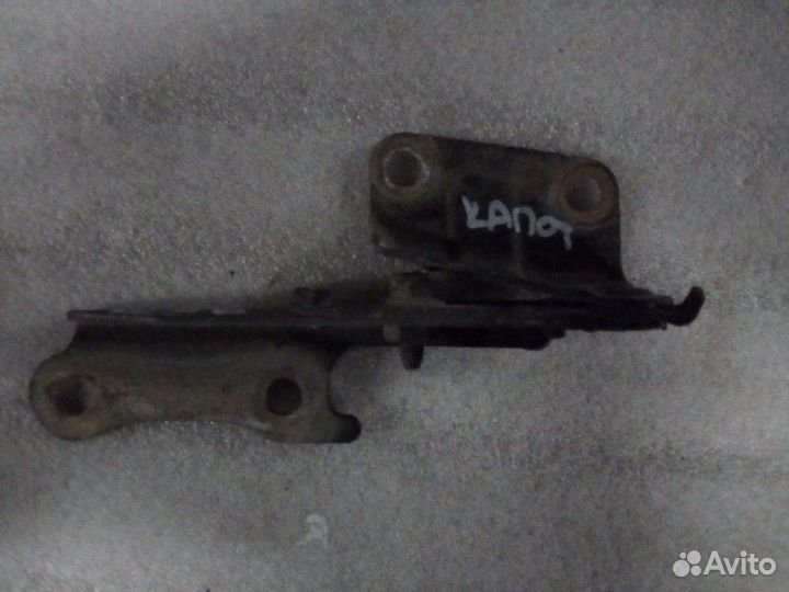 Петля капота передняя левая Mazda Xedos 6 CA 2.0