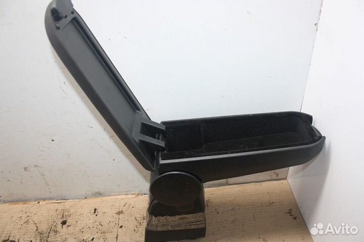 Подлокотник Volkswagen polo (SED) 2011