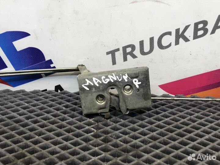 Замок двери правой Renault Magnum