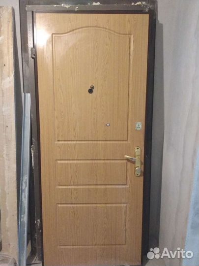 Дверь входная металлическая бу