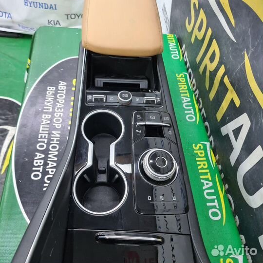 Консоль центральная Kia K5 DL3
