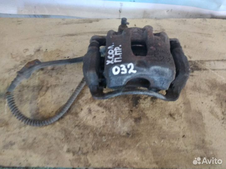 Суппорт передний правый Хендай Солярис