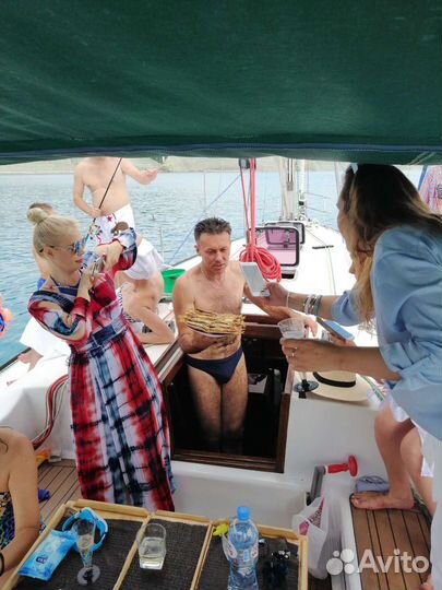 Морские прогулки яхта