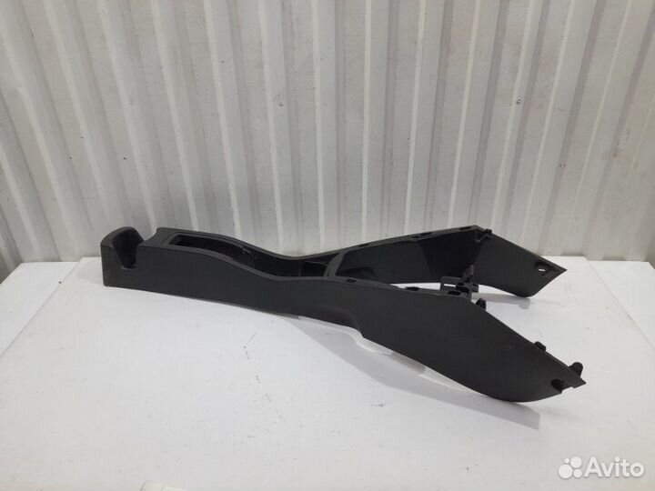 Консоль между сидений LADA X-Ray хэтчбек