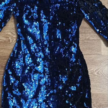 Платье zara с пайетками s