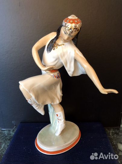 Фарфоровые статуэтки дулево