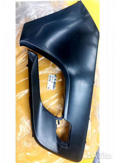 Накладка переднего бампера vesta SW cross правая