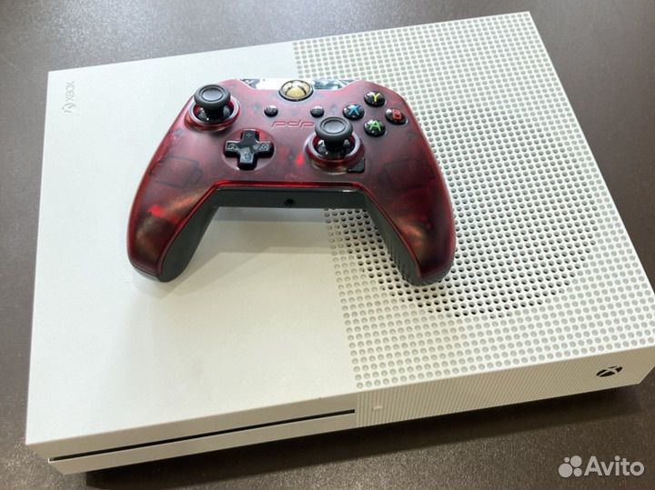 Xbox one s 1tb 2 джойстика