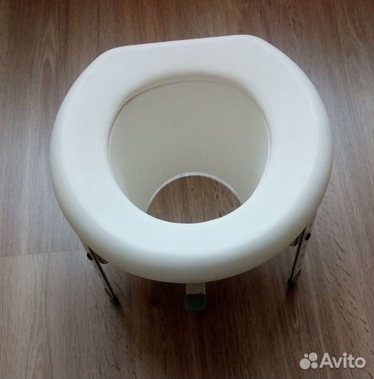 Сиденье на унитаз для инвалидов