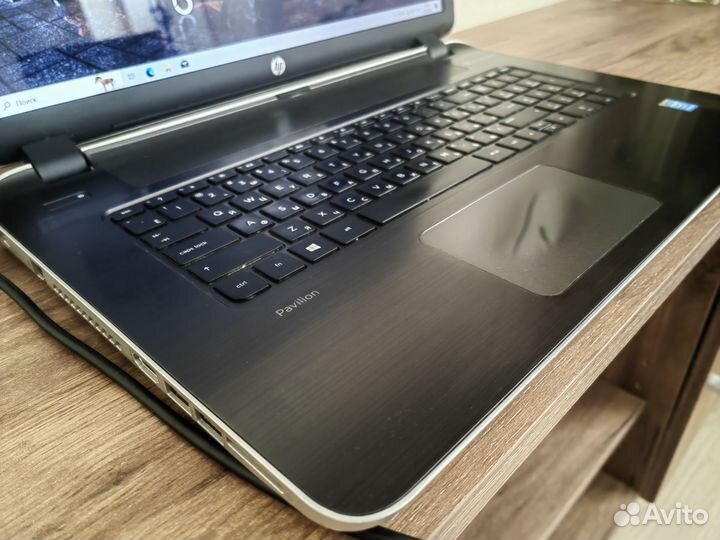 Ноутбук hp 17.3 / 4 гб /SSD 256гб