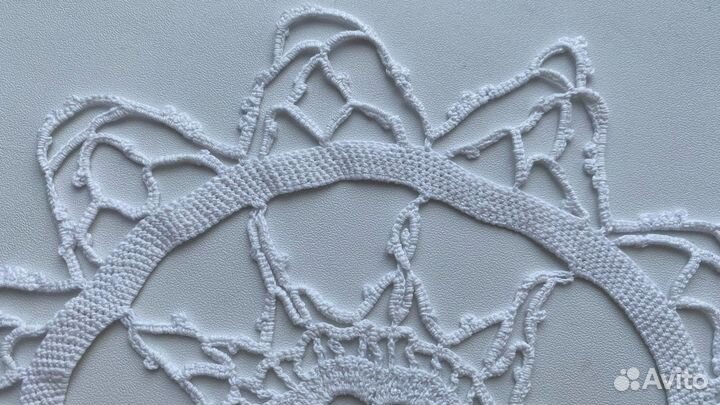 Салфетка вязаная белая (ручная работа) диаметр21см