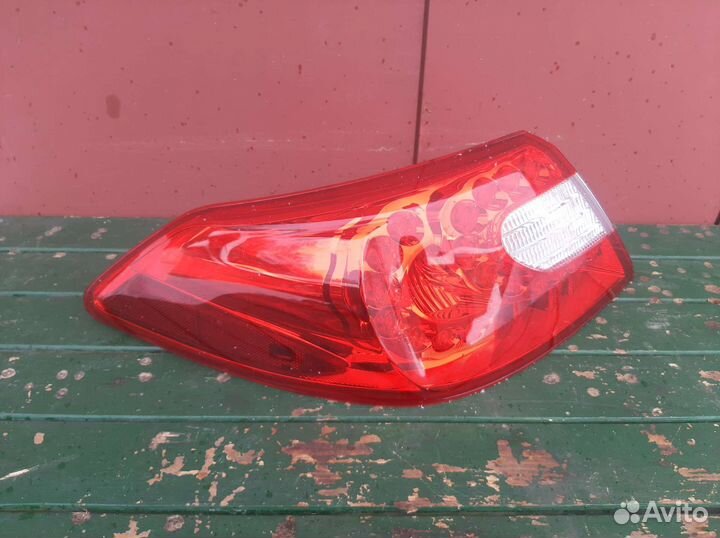 Фонарь Infiniti M25 M37 M56 Y51