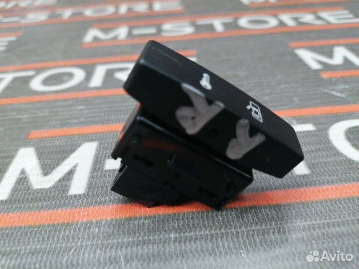 Кнопка центрального замка задняя правая Volkswagen