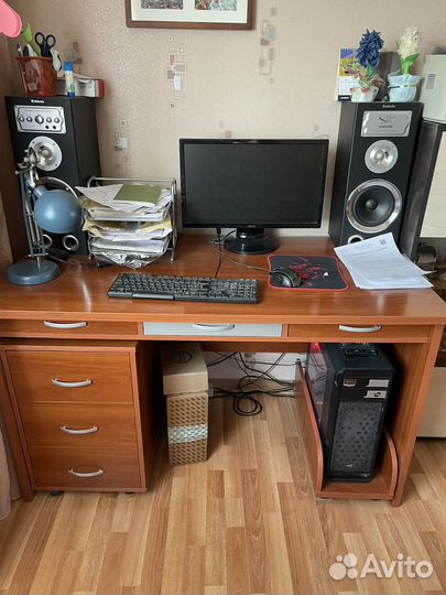 Компьютерный стол
