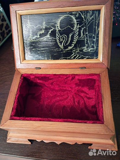 Деревянная шкатулка для украшений