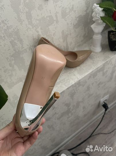 Кожаные новые туфли 37