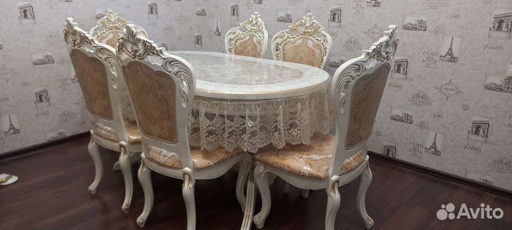 Столы и стулья