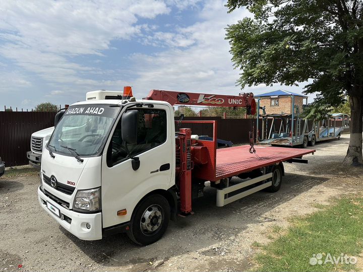 Hino 300 (Dutro) с КМУ, 2013