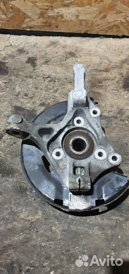 Кулак поворотный передний левый Opel Astra J 2010