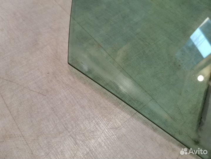 Стекло двери переднее левое Renault Megane 2 1.6