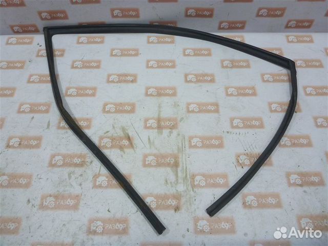 Уплотнительная резинка стекла передняя правая