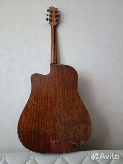 Гитара полномассивная