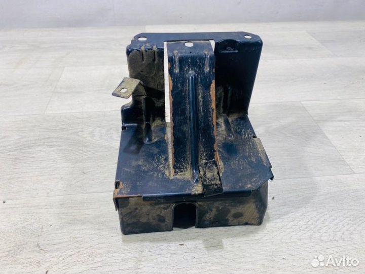 Кронштейн блока предохранителей Kia Spectra седан