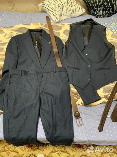 Мужской костюм тройка 48 размер