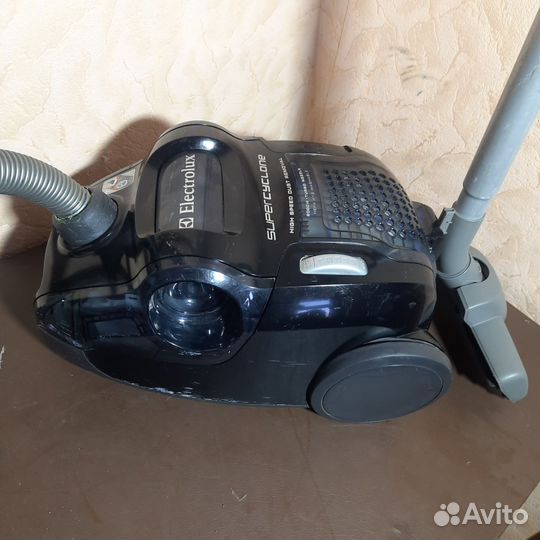 Пылесос Electrolux zsc6930
