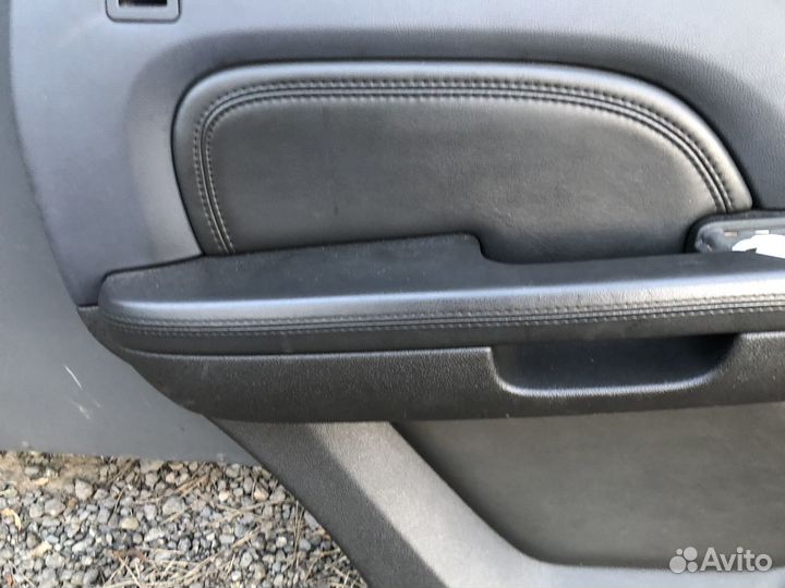 Обшивка двери задней Cadillac Escalade III 06-14