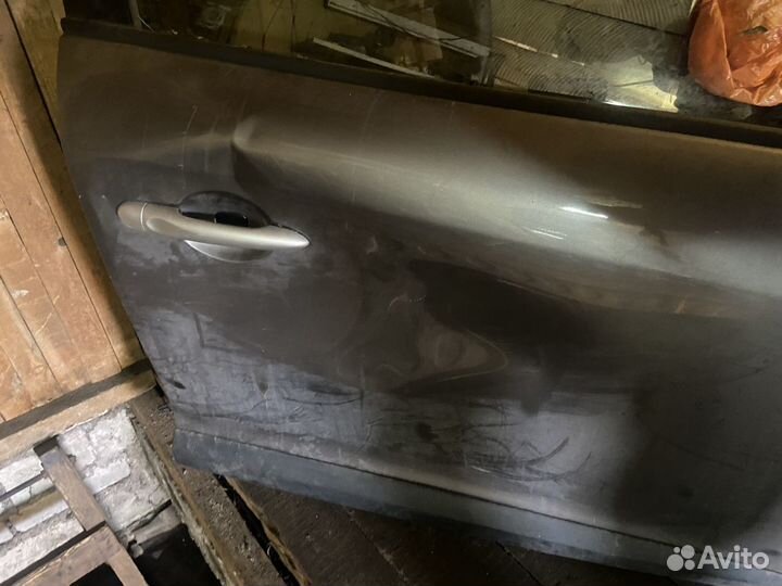 Дверь передняя правая Renault Megane 3 под ремонт