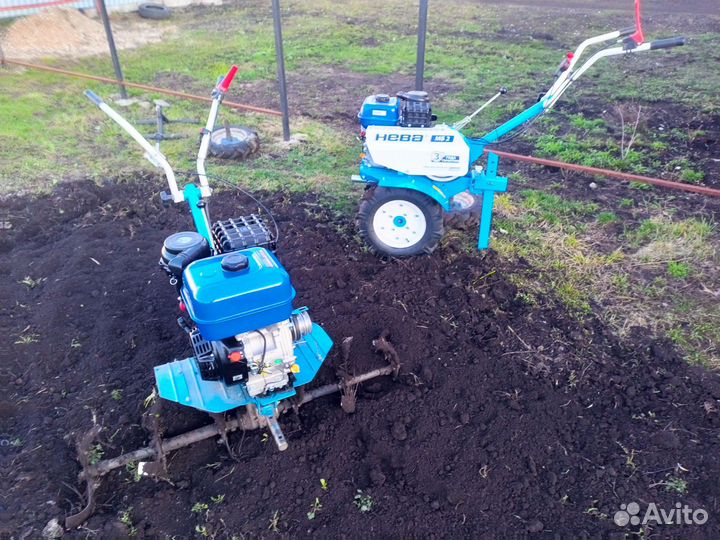 Вспашка земли мотоблоком