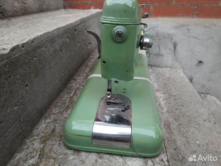Швейная машинка волга