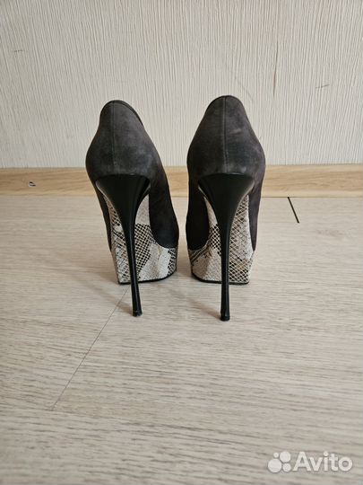 Туфли женские на шпильке