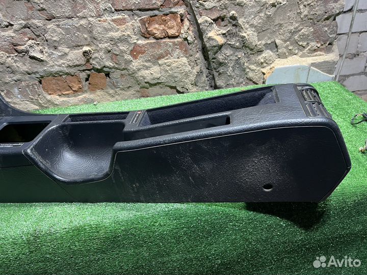 Консоль центральная Audi 100 C4