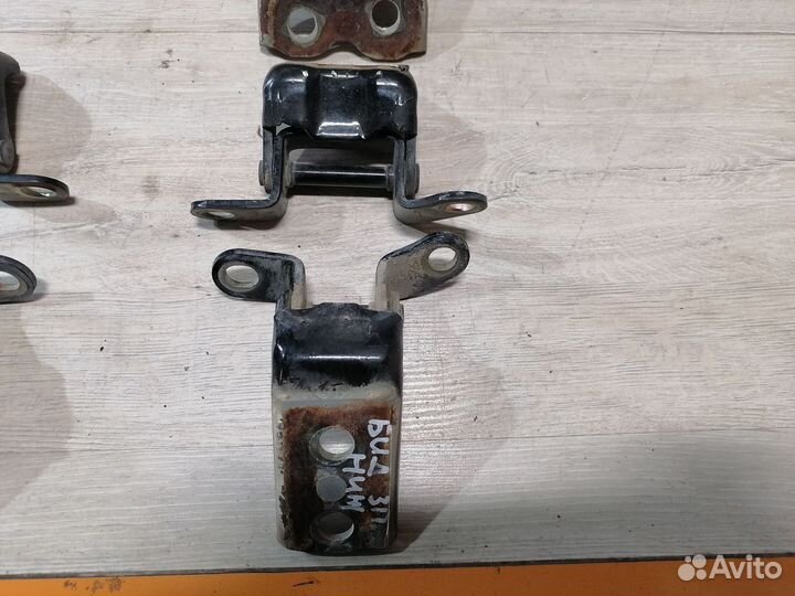 Петля двери передняя задняя BYD F3 Бид Ф3 Бад