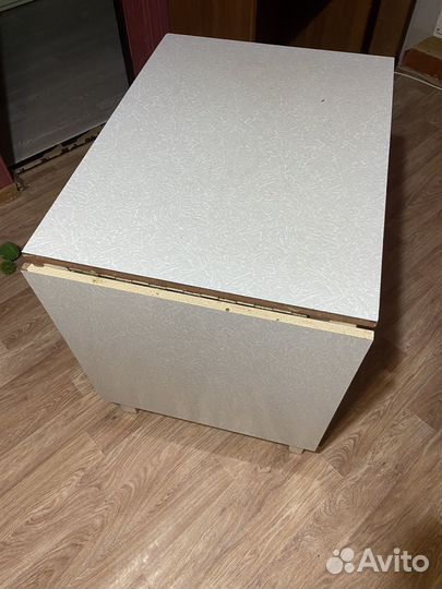 Продам стол