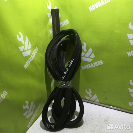 Уплотнитель двери Фиат Пунто 176